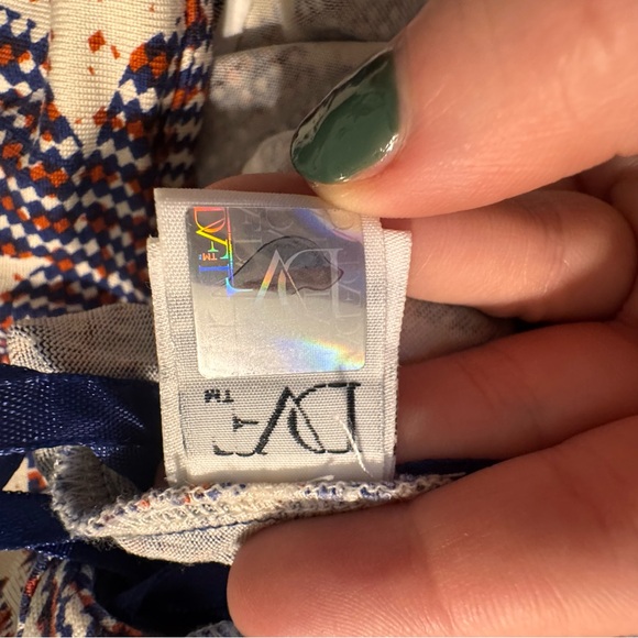 DVF Silk Printed Tie-Waist Dress – Size 4 - Picture 7 of 7